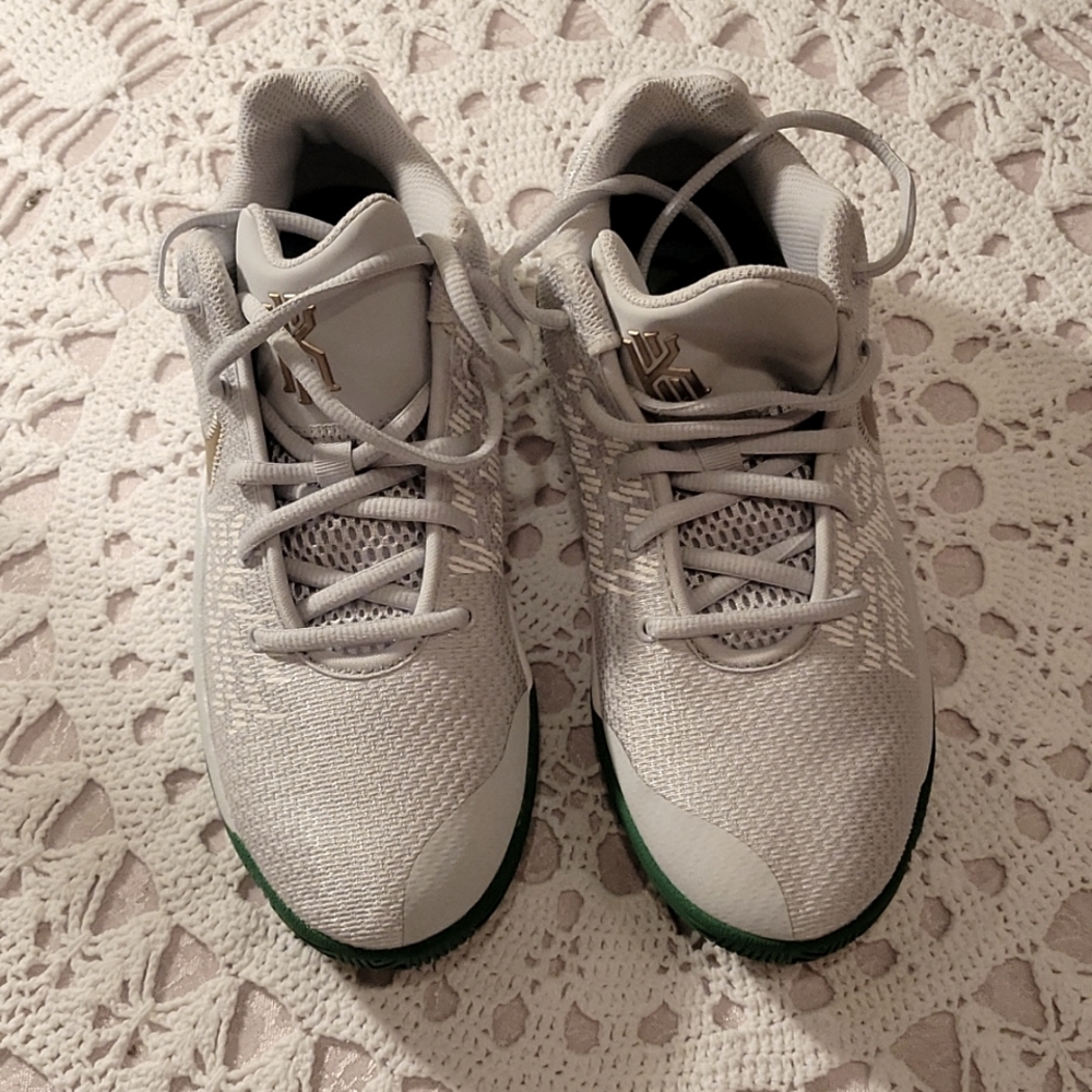 Nike youth Kyrie Court shoes